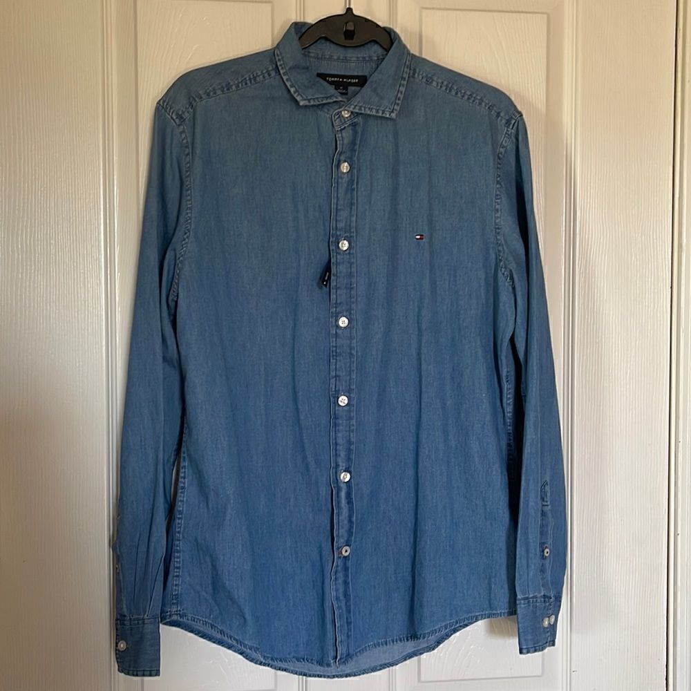 Tommy Hilfiger lightweight denim shirt size M NWT